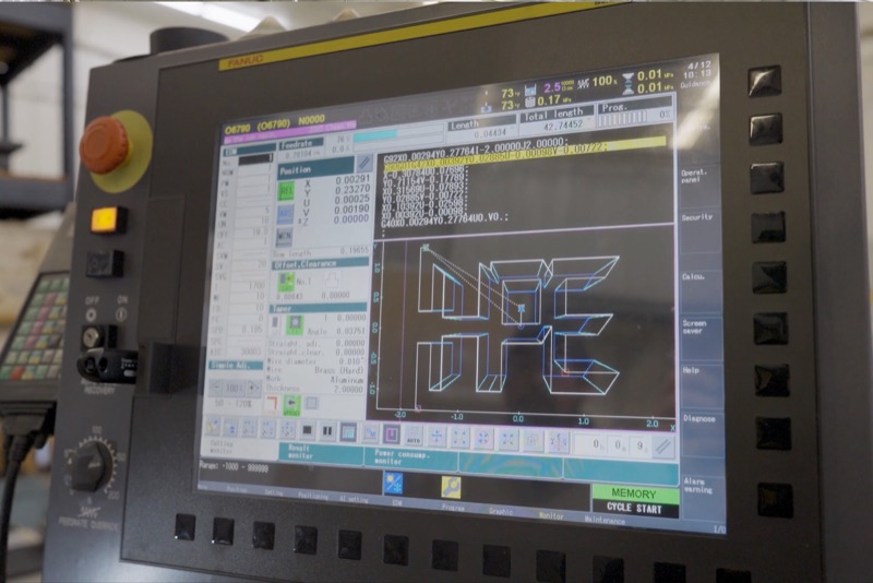 CNC control screen displaying a toolpath program for the HPE letters